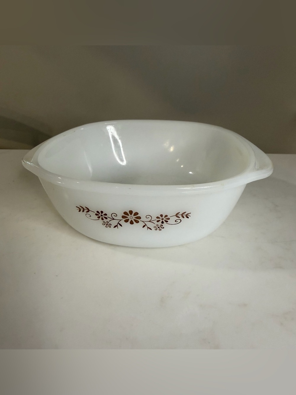 Pyrex White Floral Serving Casserole Dish - Vintage Style